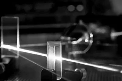 Il professore dell'Università di Pechino spiega: Cos'è un nanolaser?